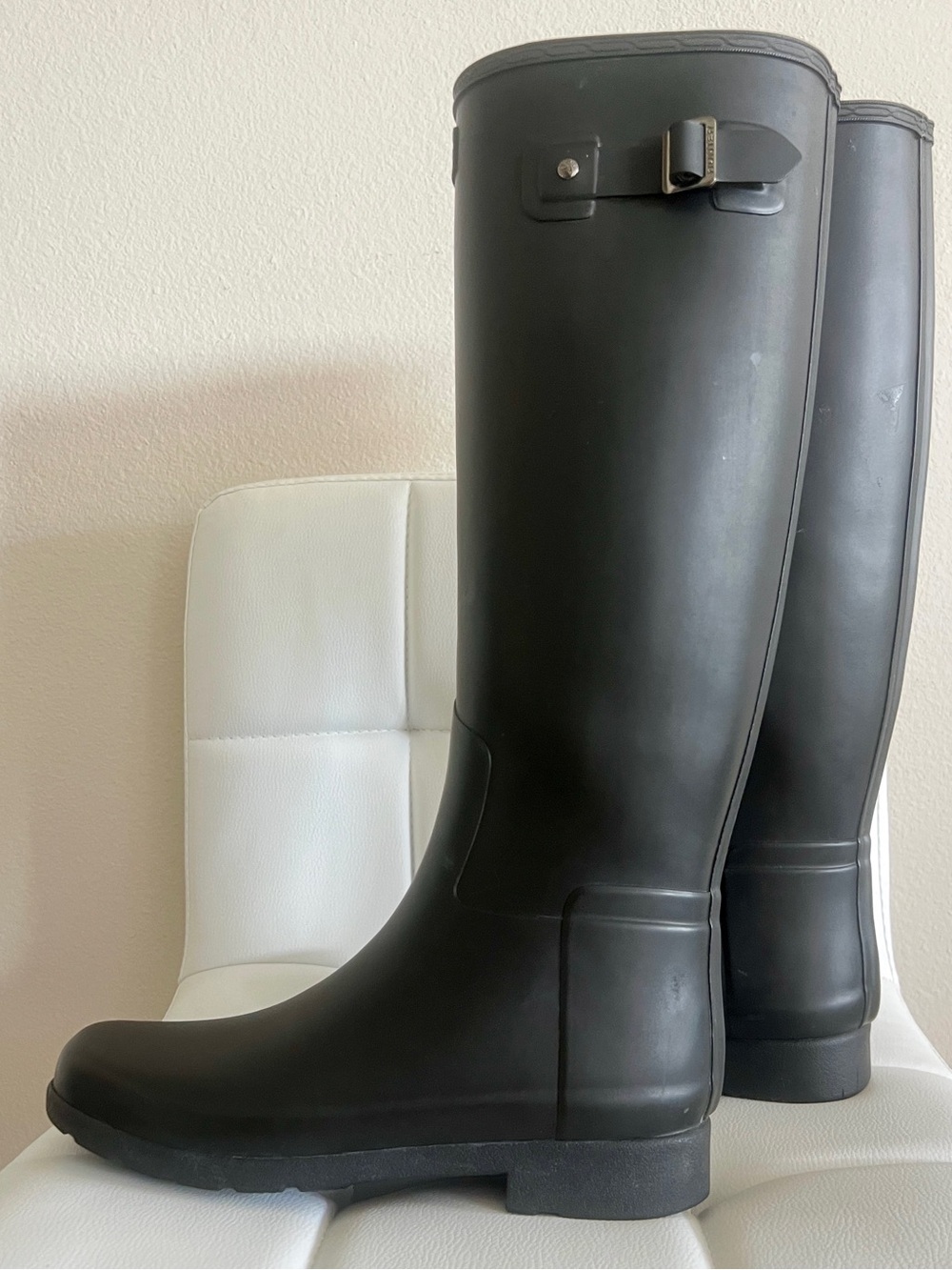Hunter Tall Matte Black Tall Rain Boots w/Side Buckle Women’s Sz 8, Like New - Picture 14 of 16